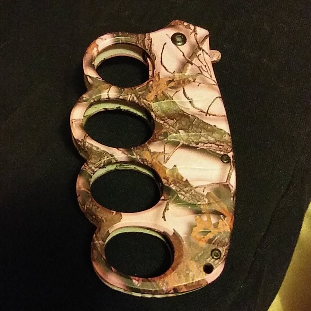 Knife/Nuckles